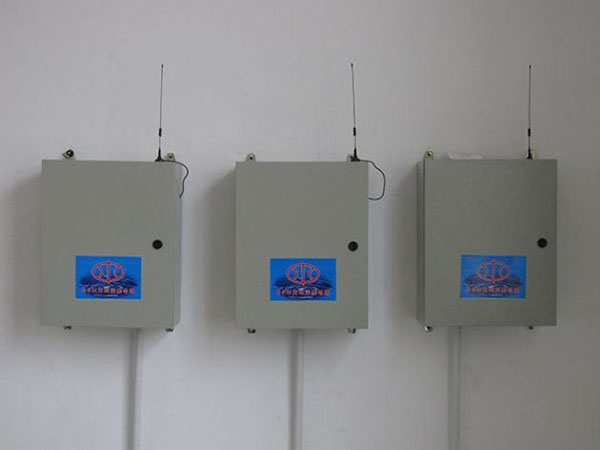 數(shù)據(jù)采集控制器04.jpg